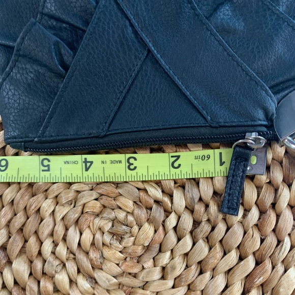 Claire’s Vegan Leather Small Black Zippered Clutch Bag Wristlet Silver Ruffle - Picture 9 of 11